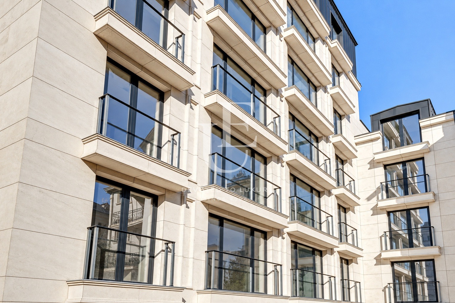 Продава 3-СТАЕН, гр. София, Център, снимка 2 - Апартаменти - 55231846