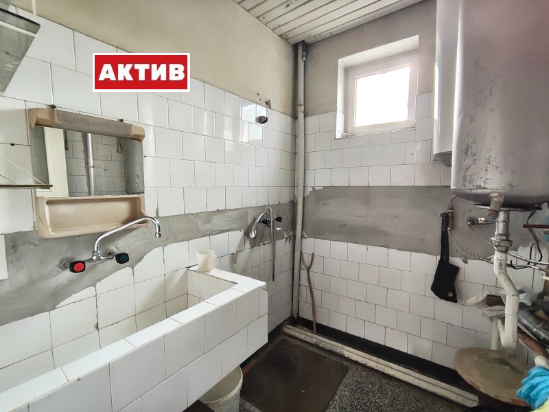 Продава ЕТАЖ ОТ КЪЩА, гр. Търговище, Вароша, снимка 11 - Етаж от къща - 52740892