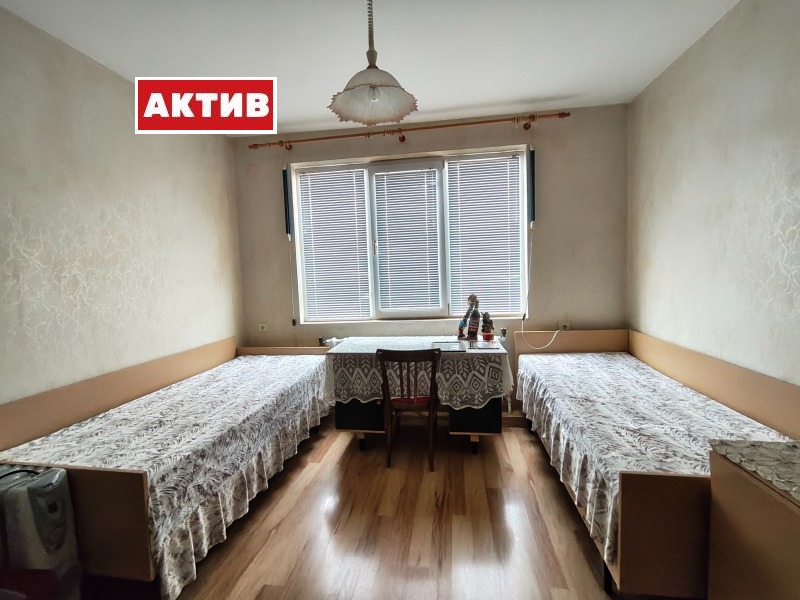 Продава ЕТАЖ ОТ КЪЩА, гр. Търговище, Вароша, снимка 9 - Етаж от къща - 52740892