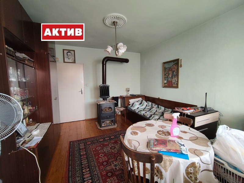 Продава ЕТАЖ ОТ КЪЩА, гр. Търговище, Вароша, снимка 3 - Етаж от къща - 52740892