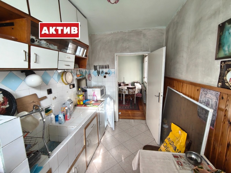 Продава ЕТАЖ ОТ КЪЩА, гр. Търговище, Вароша, снимка 6 - Етаж от къща - 52740892