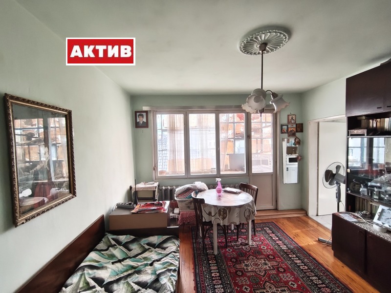 Продава ЕТАЖ ОТ КЪЩА, гр. Търговище, Вароша, снимка 2 - Етаж от къща - 52740892