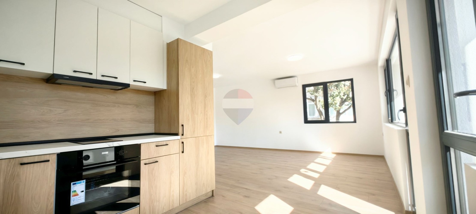 Продава 3-СТАЕН, гр. Варна, Център, снимка 3 - Апартаменти - 56606207