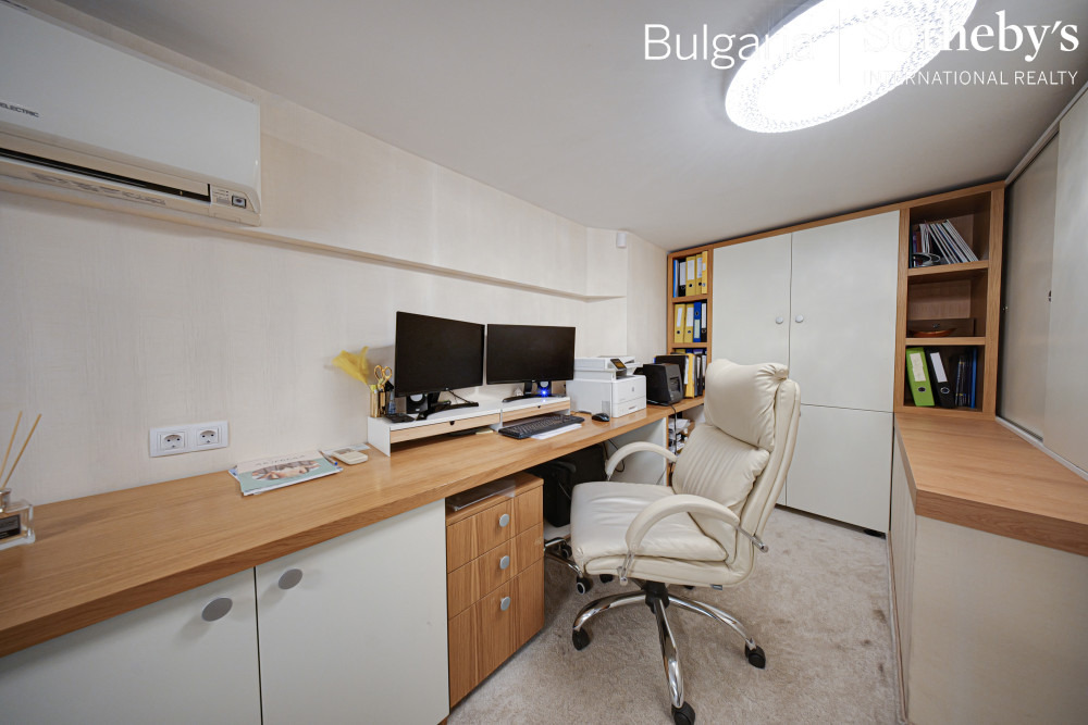 Продава ОФИС, гр. София, Център, снимка 2 - Офиси - 53290112