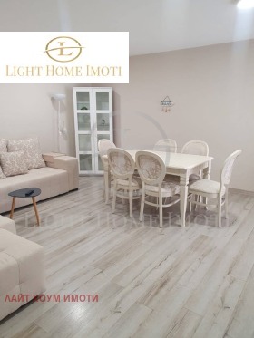 1 chambre Kyutchouk Parij, Plovdiv