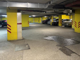 Parkeerplaats Bazar Levski, Varna 3