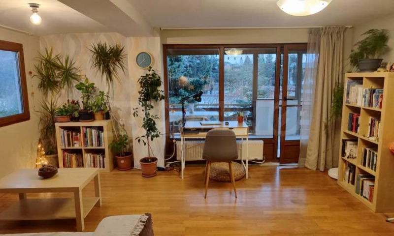 Продава КЪЩА, гр. Варна, м-т Долна Трака