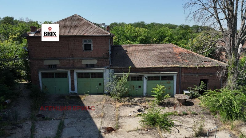 In vendita  Edificio industriale Ruse , Promishlena zona - Iztok , 1851 mq | 78740568