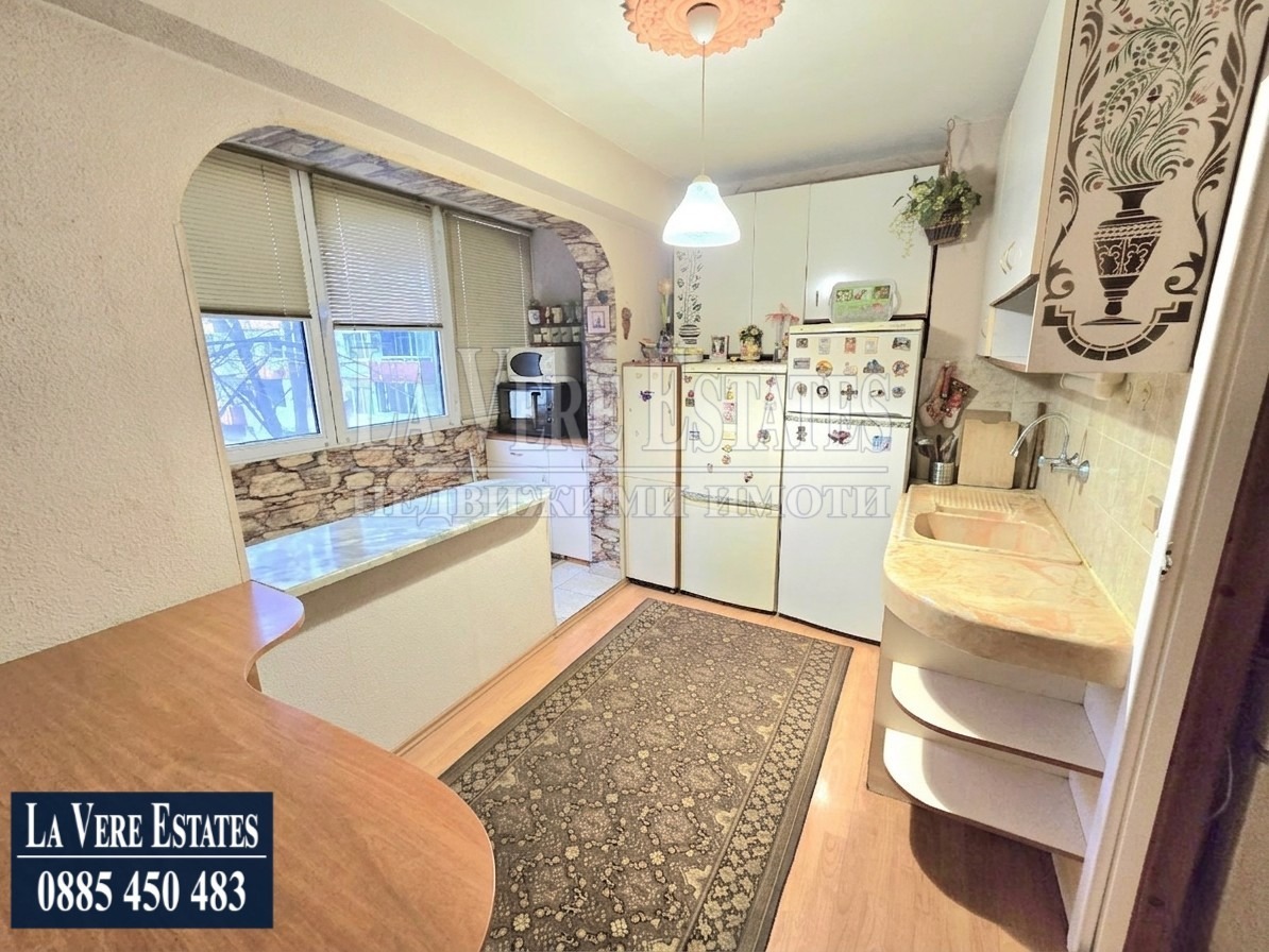Продава 4-СТАЕН, гр. Русе, Възраждане, снимка 2 - Апартаменти - 53957697
