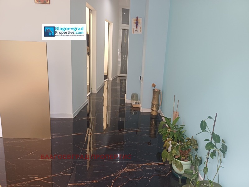 Продава МАГАЗИН, гр. Благоевград, Идеален център, снимка 2 - Магазини - 52256522