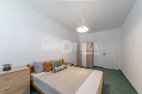 1 Schlafzimmer Kajsiewa gradina, Warna
