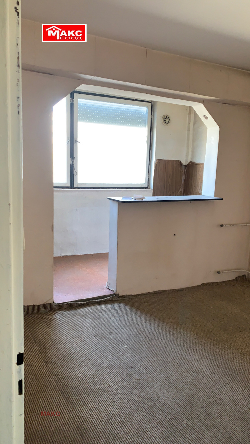 Продава  2-стаен, град Перник, Изток • 74 000 € • ID 54740300 — holmes.bg - [1] 