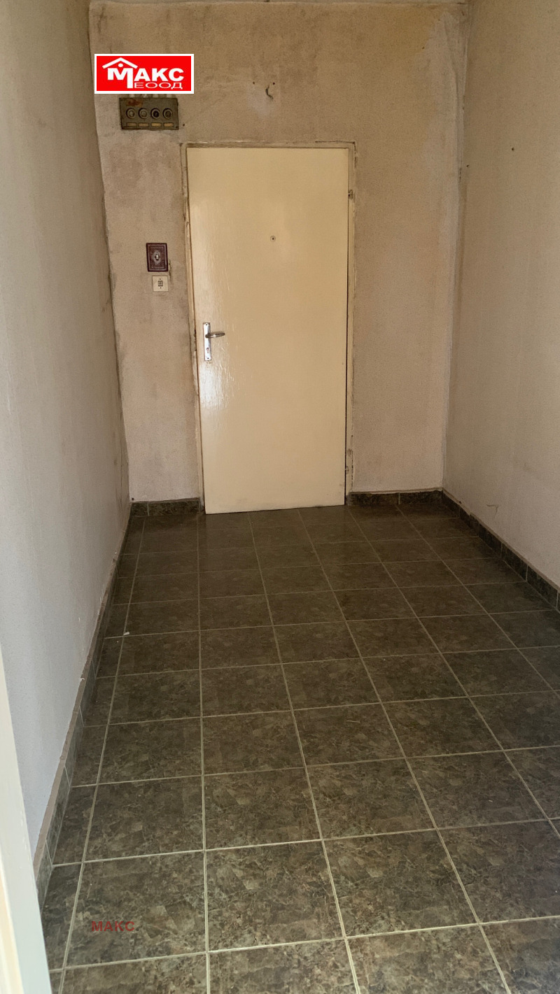 Продава  2-стаен град Перник , Изток , 67 кв.м | 36472795 - изображение [2]