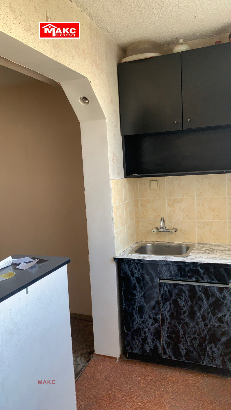 Продава  2-стаен град Перник , Изток , 67 кв.м | 36472795 - изображение [3]