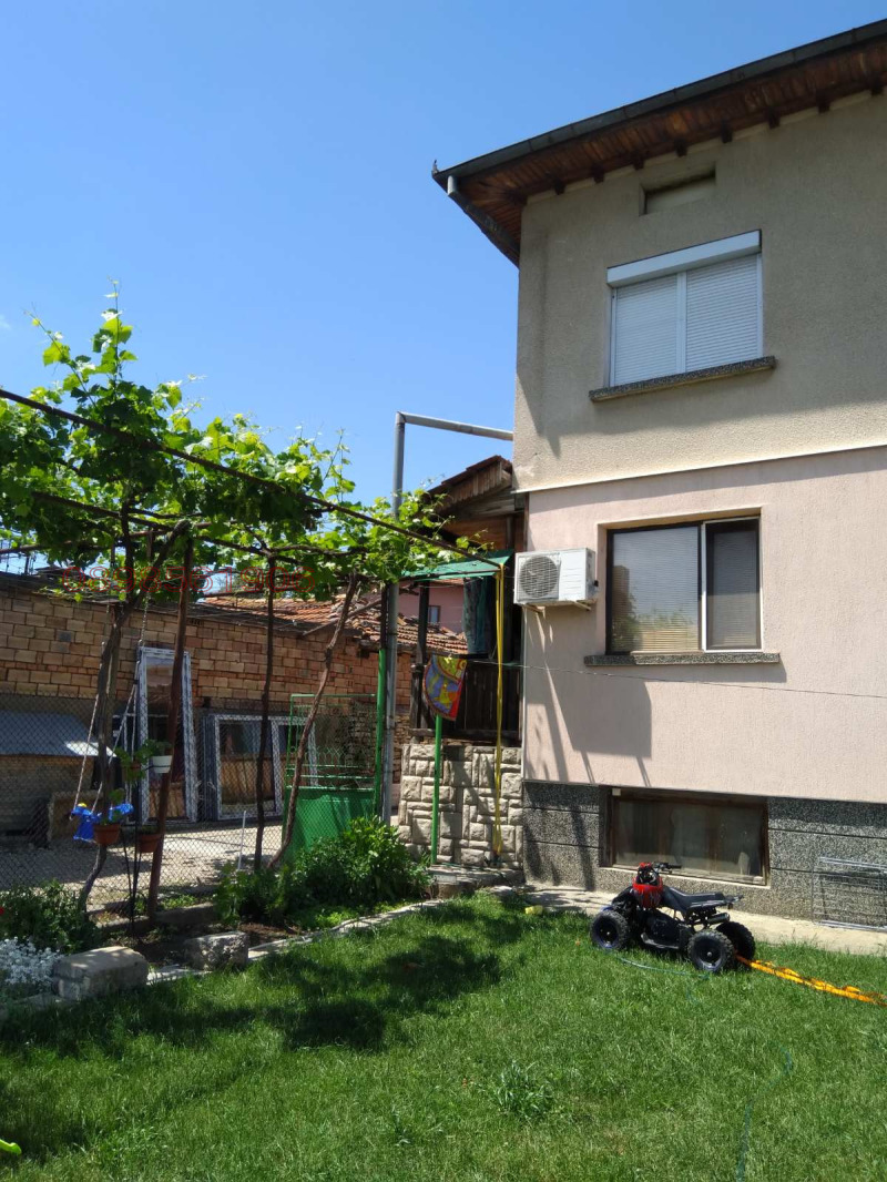 Продава ЕТАЖ ОТ КЪЩА, гр. Луковит, област Ловеч, снимка 2 - Етаж от къща - 52785836