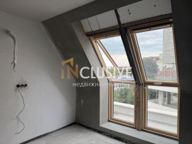 Casita Gratska majala, Varna