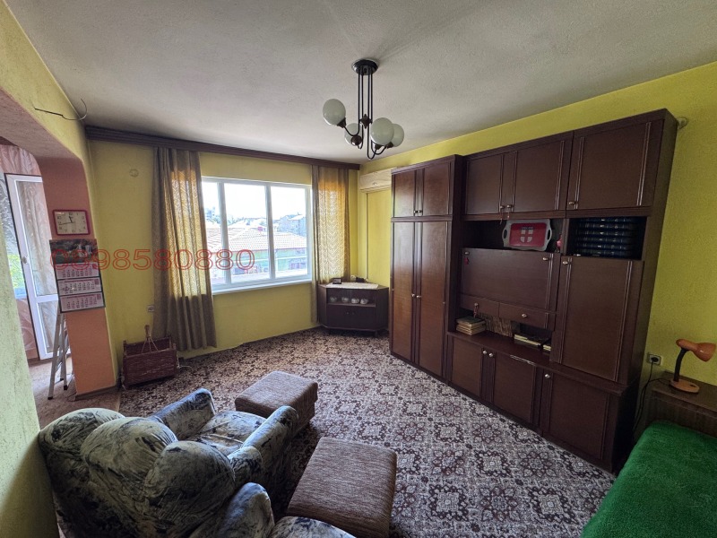 Продава ЕТАЖ ОТ КЪЩА, гр. Нови пазар, област Шумен, снимка 5 - Етаж от къща - 52785812