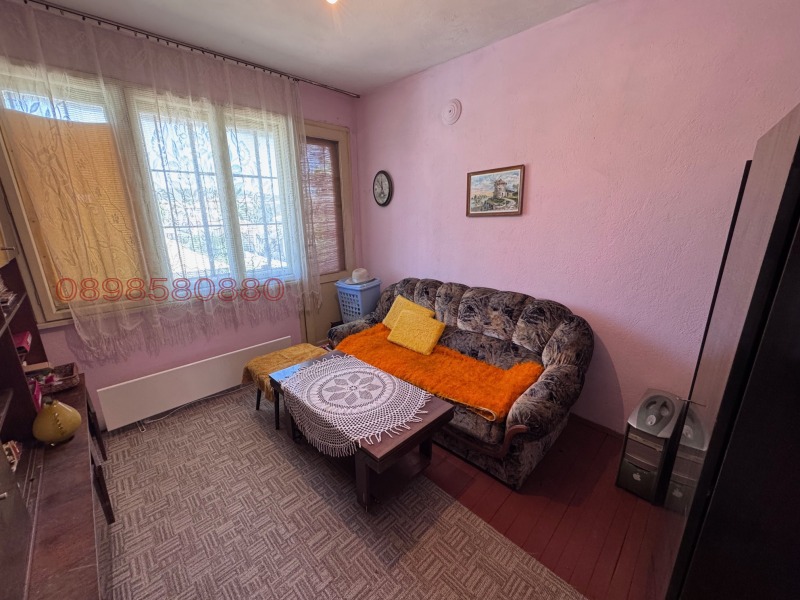 Продава ЕТАЖ ОТ КЪЩА, гр. Нови пазар, област Шумен, снимка 8 - Етаж от къща - 52785812