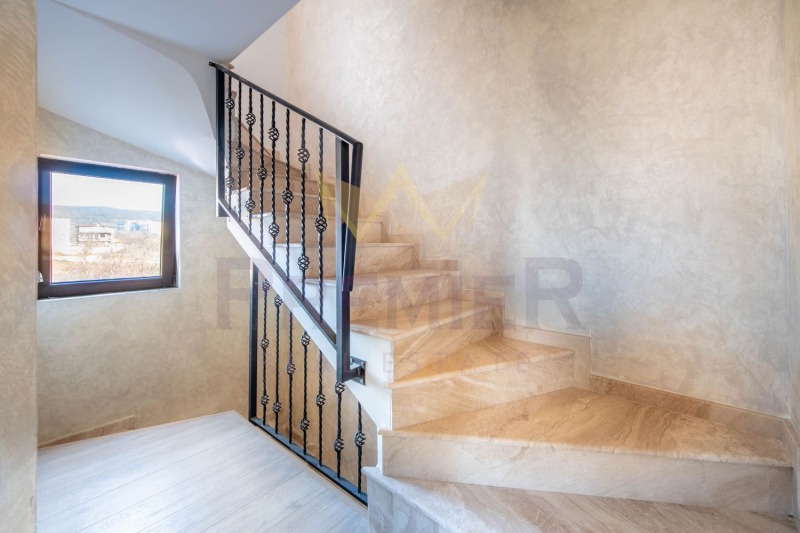 Продава КЪЩА, гр. Варна, м-т Ментешето, снимка 2 - Къщи - 52748163