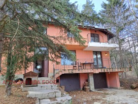КЪЩА, 235 m2