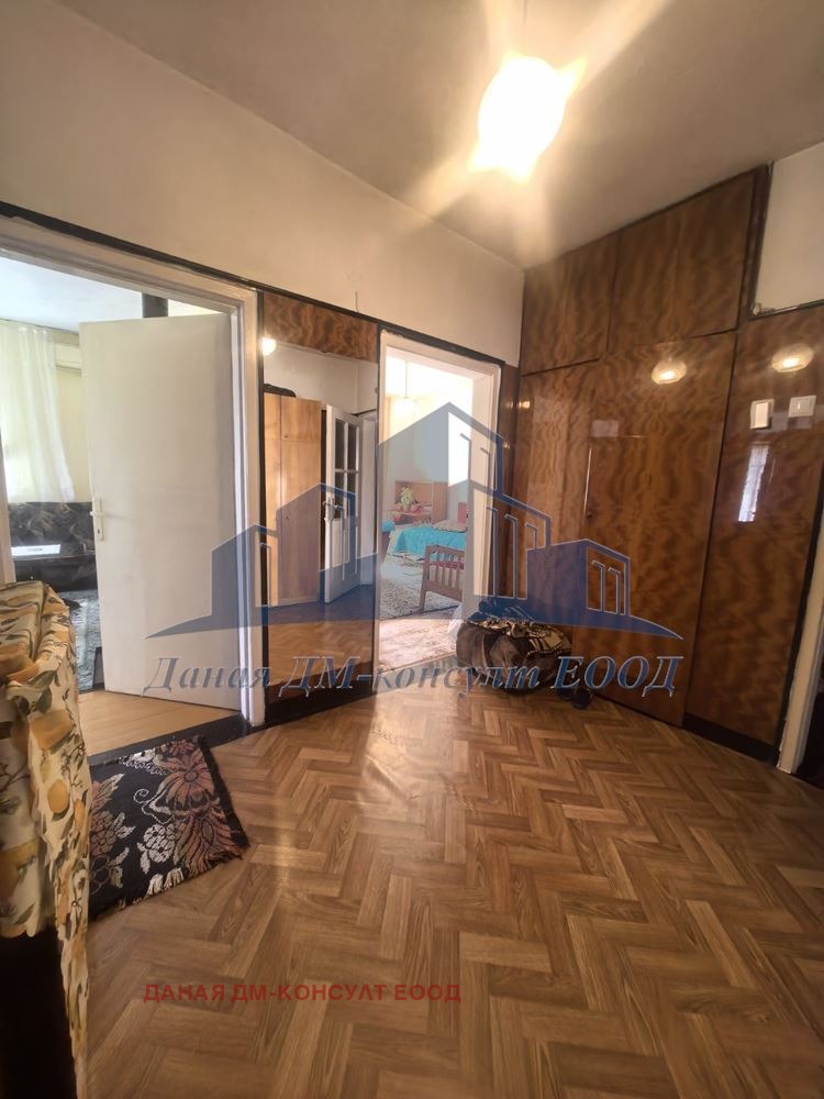 Продава ЕТАЖ ОТ КЪЩА, гр. Шумен, Добруджански, снимка 2 - Етаж от къща - 56026263