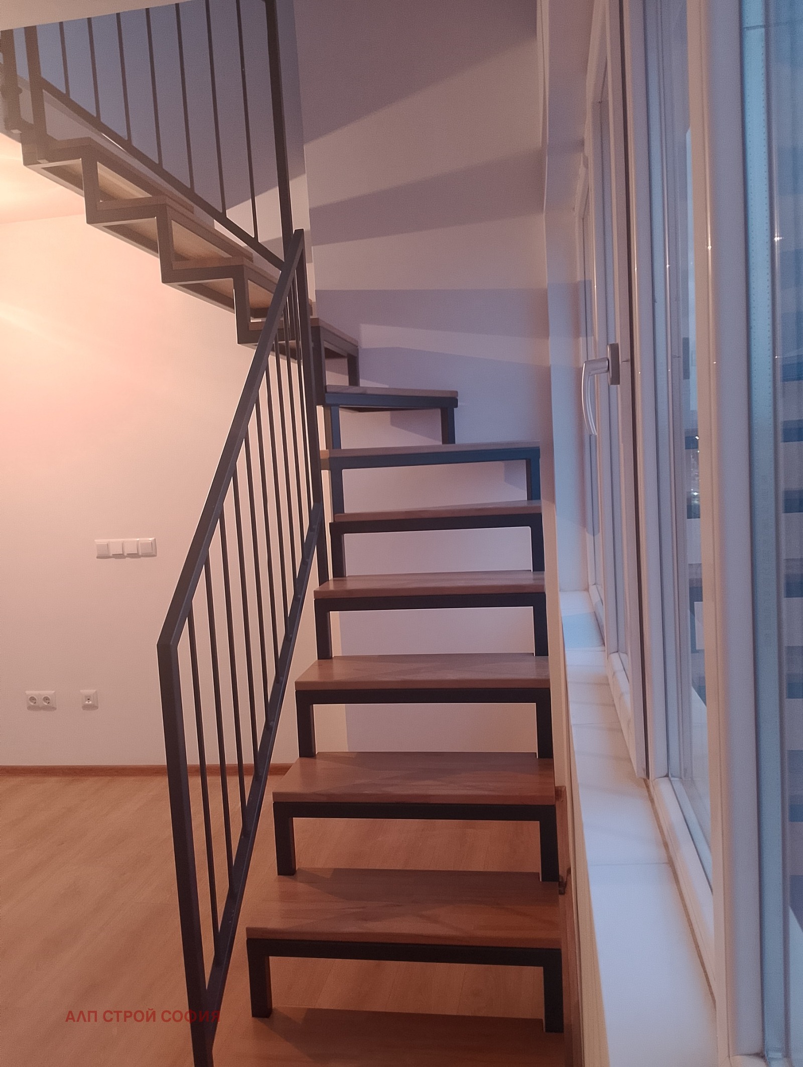 Продава МЕЗОНЕТ, гр. София, Триъгълника, снимка 3 - Апартаменти - 53646144