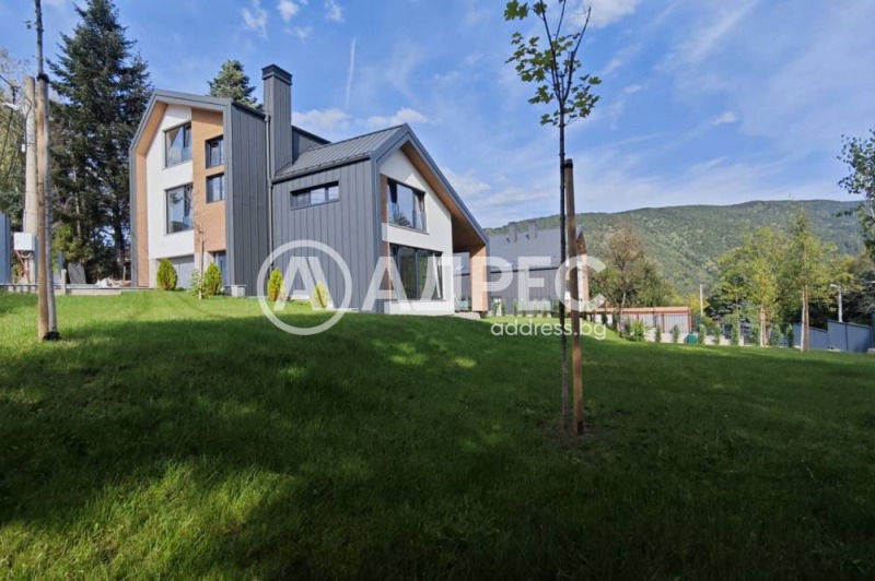 Продава КЪЩА, град София, с. Панчарево • 1200000 € / 2346996.00 лв. • 67186733 1