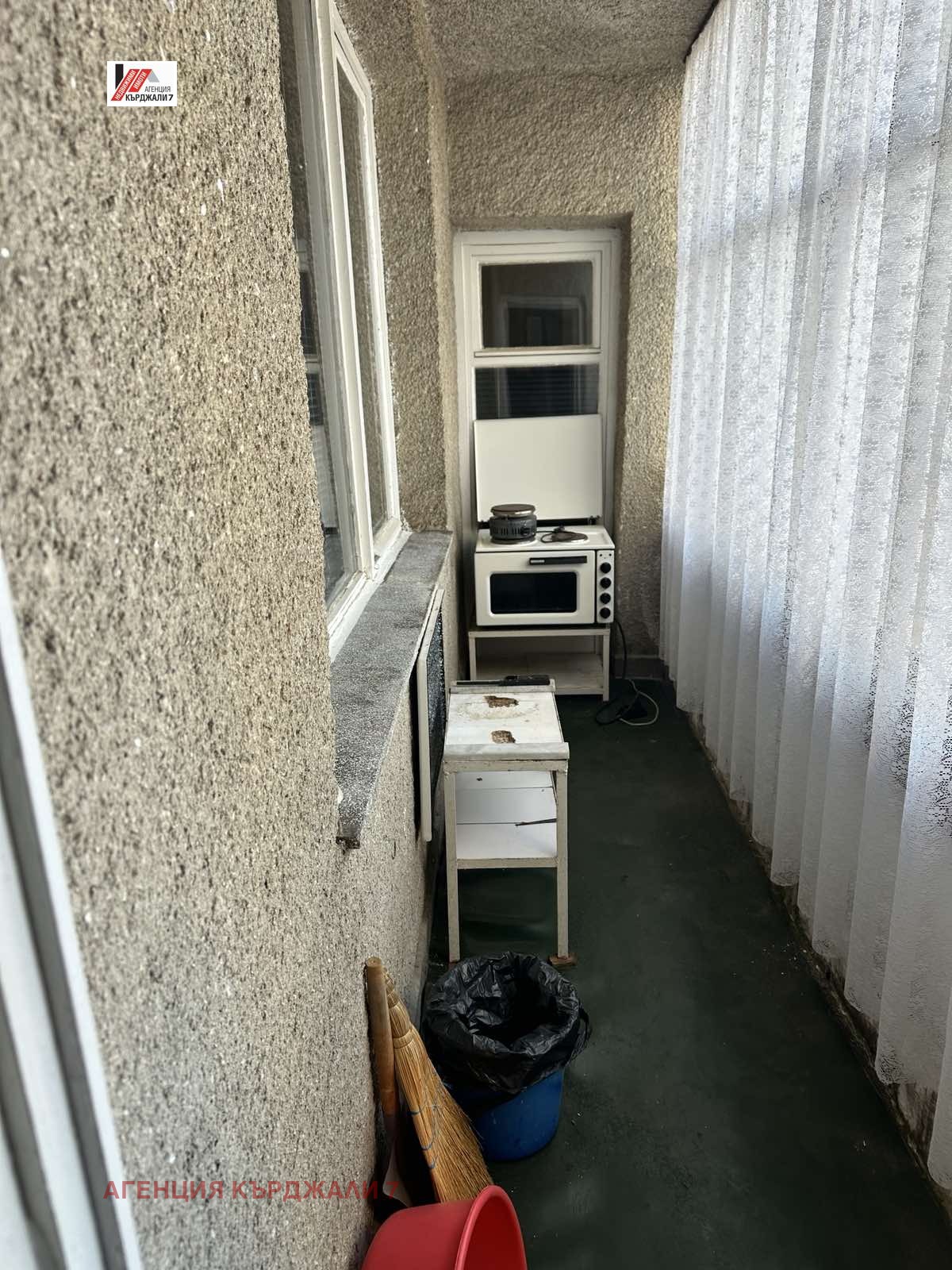 Продава МНОГОСТАЕН, гр. Кърджали, Байкал, снимка 6 - Апартаменти - 54735384