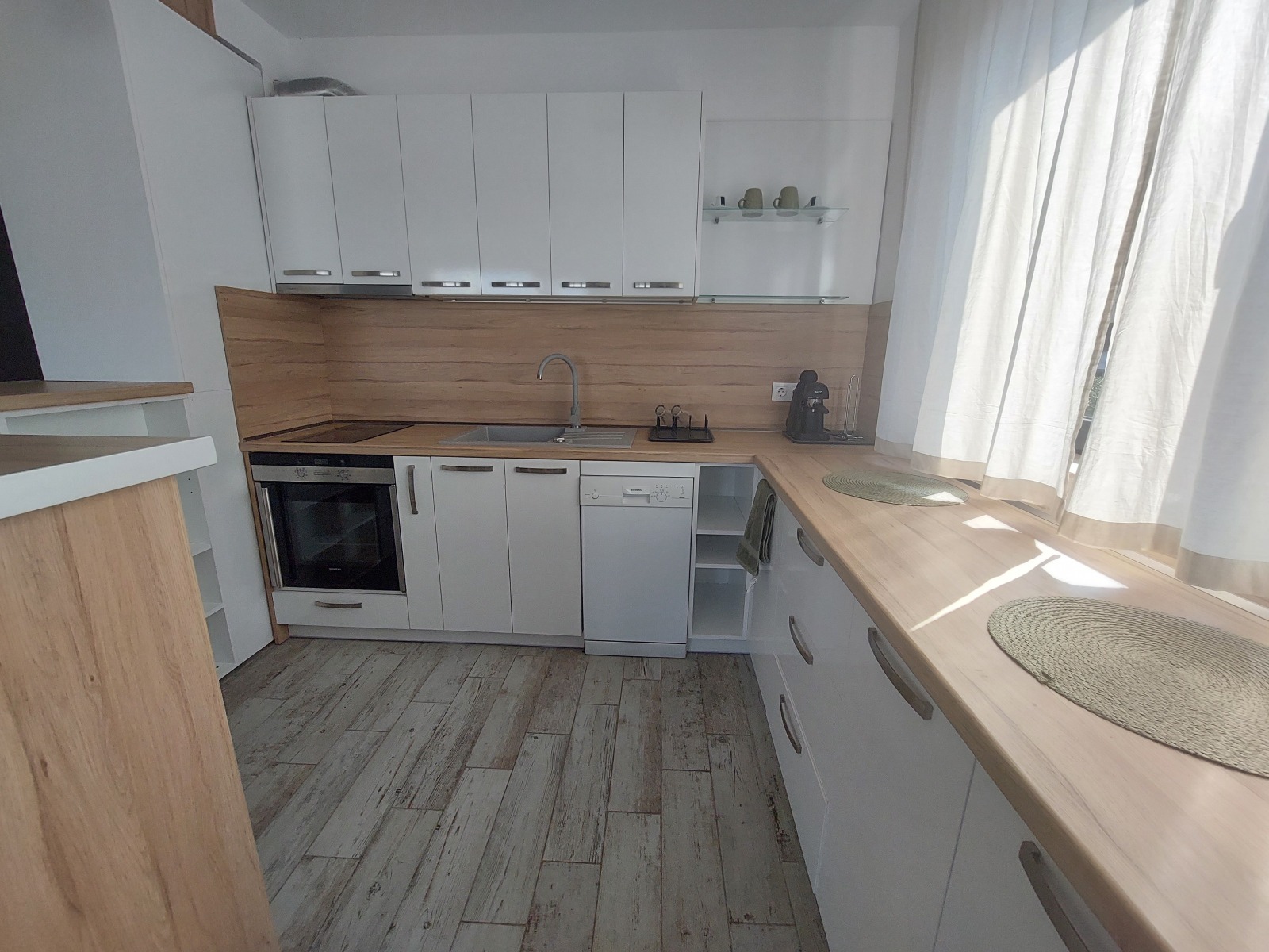 Продава МЕЗОНЕТ, гр. Велико Търново, Център, снимка 2 - Апартаменти - 53689493