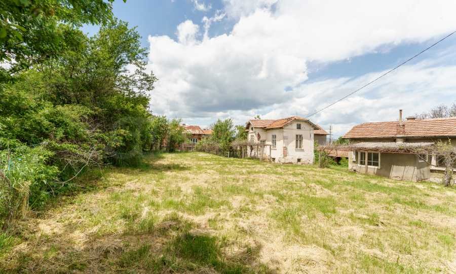 Продава ПАРЦЕЛ, с. Извор, област Перник