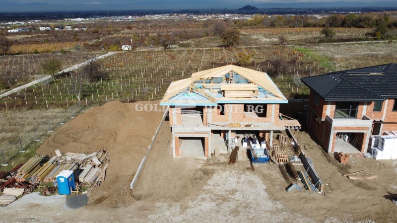 Продава КЪЩА в област Пловдив, с. Марково - 310 кв.м / 465 000 € » 909 460.95 лв., ГОЛД ИМОТИ