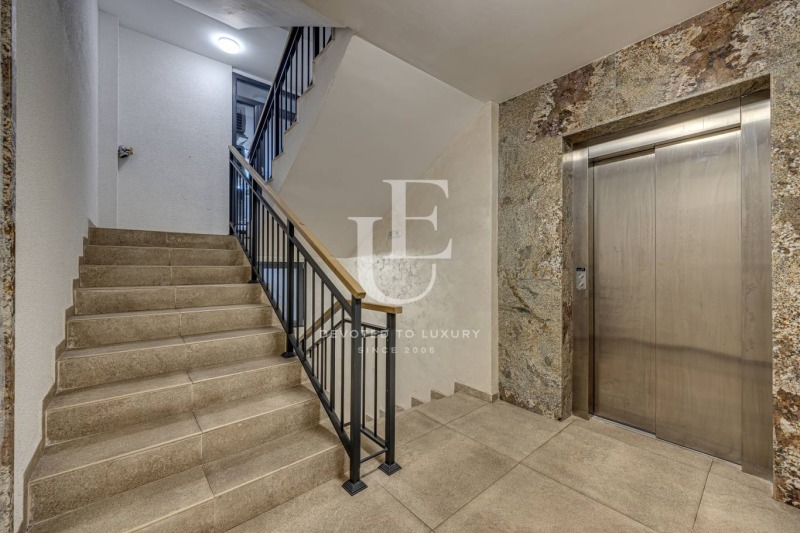 Продава МНОГОСТАЕН, гр. София, Център, снимка 8 - Апартаменти - 52935502