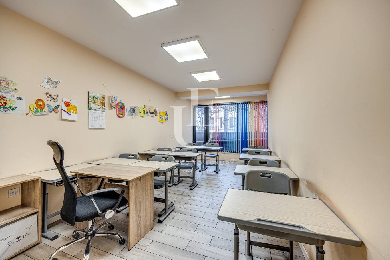Продава МНОГОСТАЕН, гр. София, Център, снимка 2 - Апартаменти - 52935502