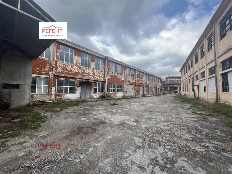 Продава ПРОМ. ПОМЕЩЕНИЕ в област Габрово, гр. Дряново - 3600 кв.м / 293 992.83 € » 575 000 лв., РЕГЕНТ
