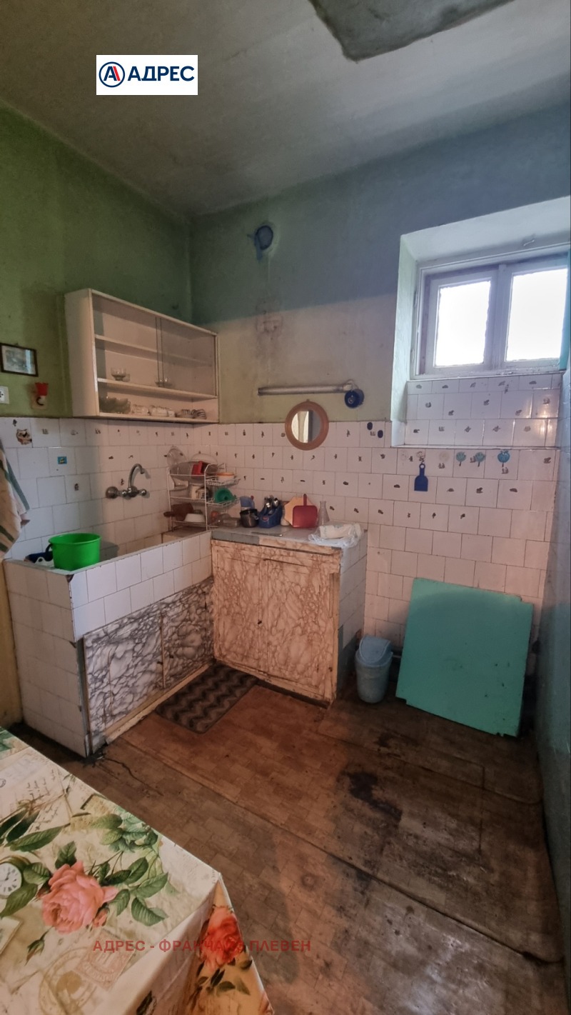 Продава ЕТАЖ ОТ КЪЩА, гр. Луковит, област Ловеч, снимка 5 - Етаж от къща - 52718475