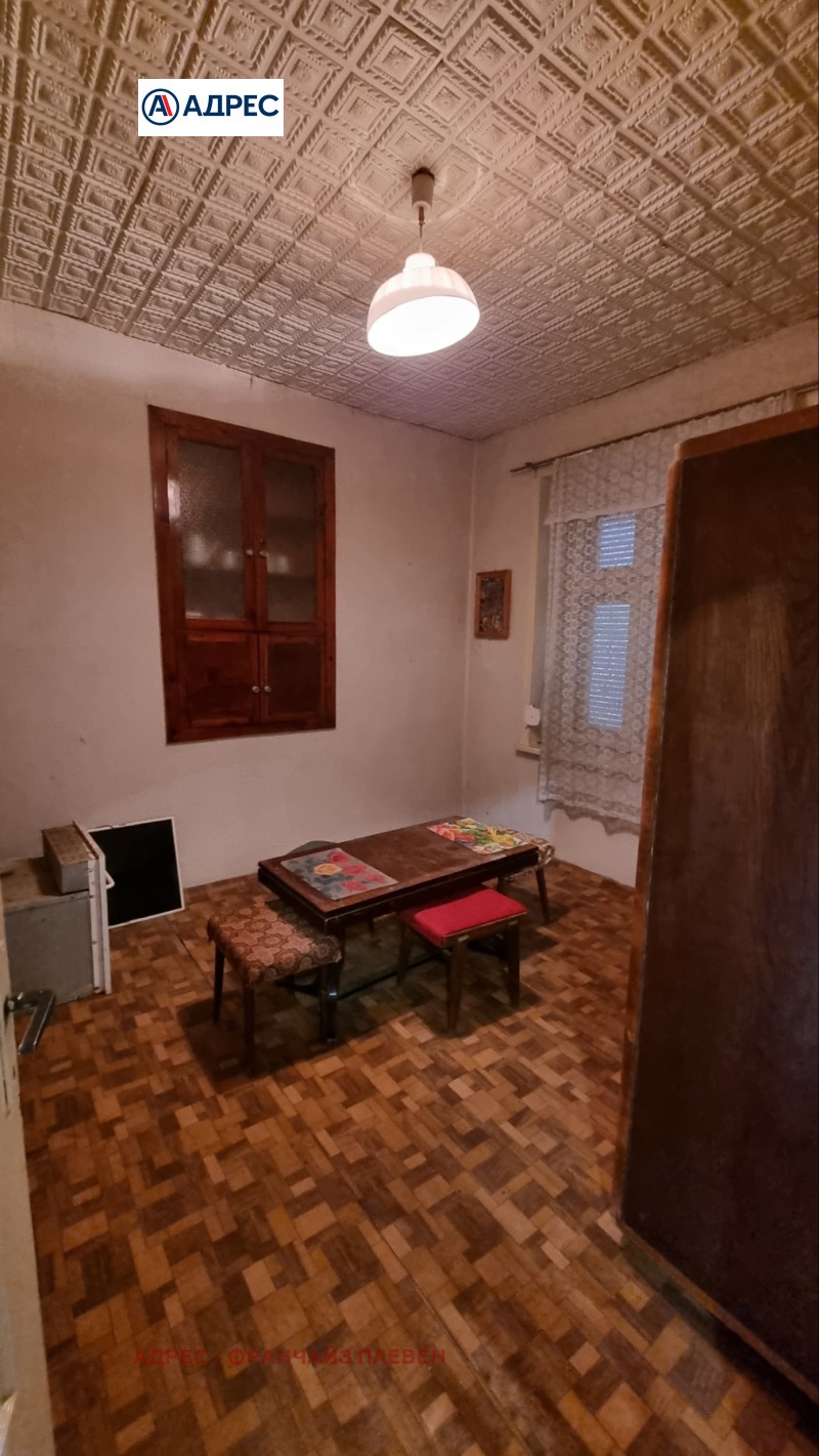 Продава ЕТАЖ ОТ КЪЩА, гр. Луковит, област Ловеч, снимка 7 - Етаж от къща - 52718475