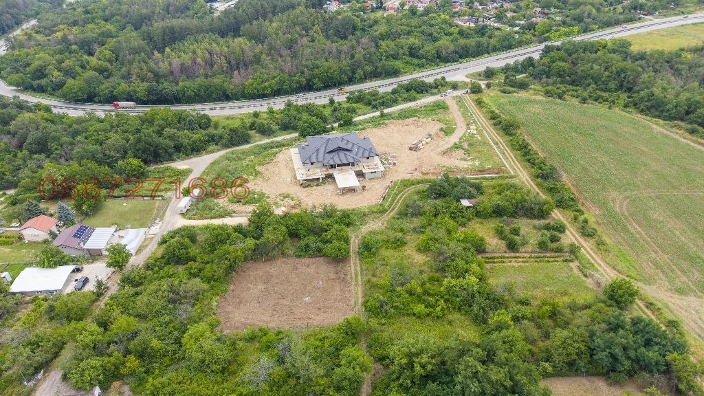 Продава ПАРЦЕЛ, гр. Плевен, м-т Мъртва долина, снимка 2 - Парцели - 56170369