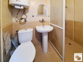 2-стаен град Велико Търново, Акация 8