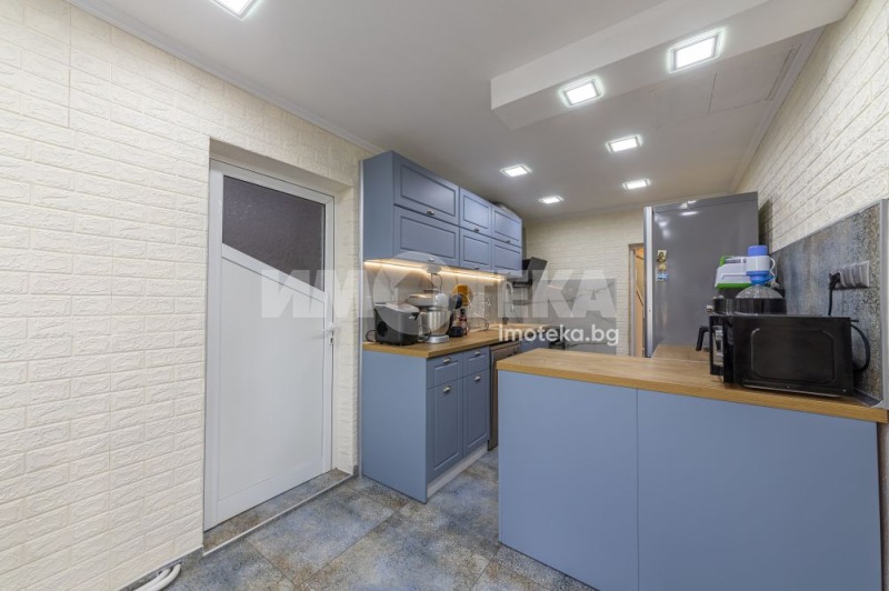 Продава КЪЩА, гр. Аксаково, област Варна