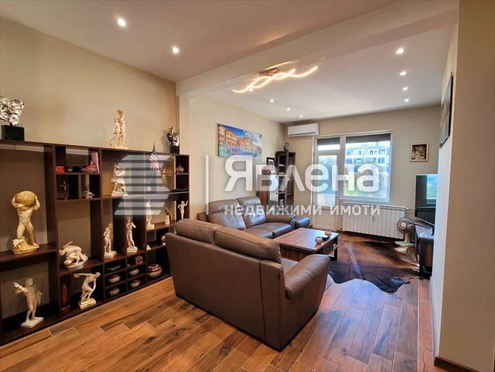 Продава 2-СТАЕН, гр. София, Център, снимка 2 - Апартаменти - 55872547