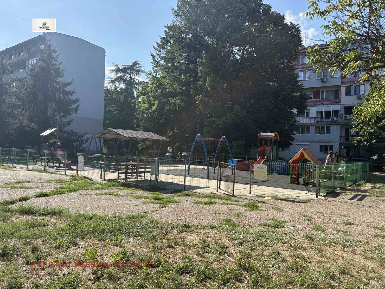 Продава ЕТАЖ ОТ КЪЩА, гр. Русе, Здравец, снимка 2 - Етаж от къща - 55472005