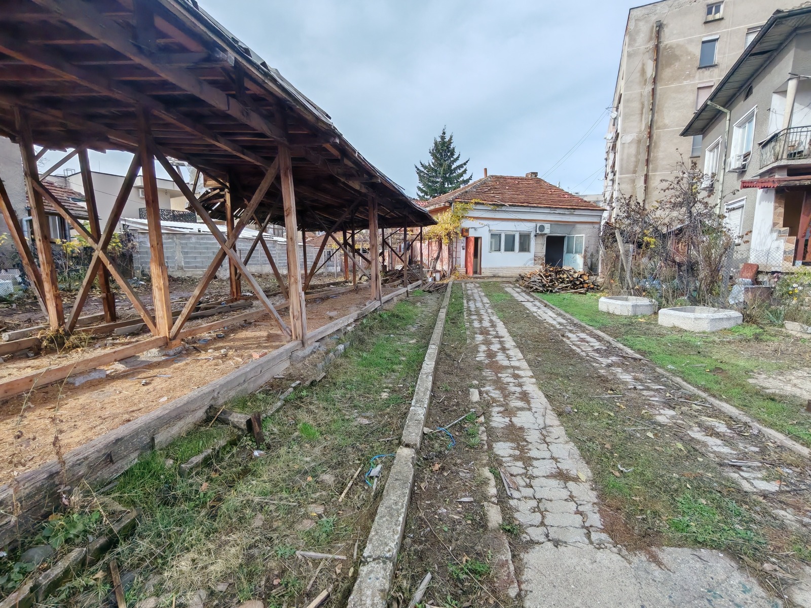 Продава КЪЩА, гр. Монтана, Идеален център