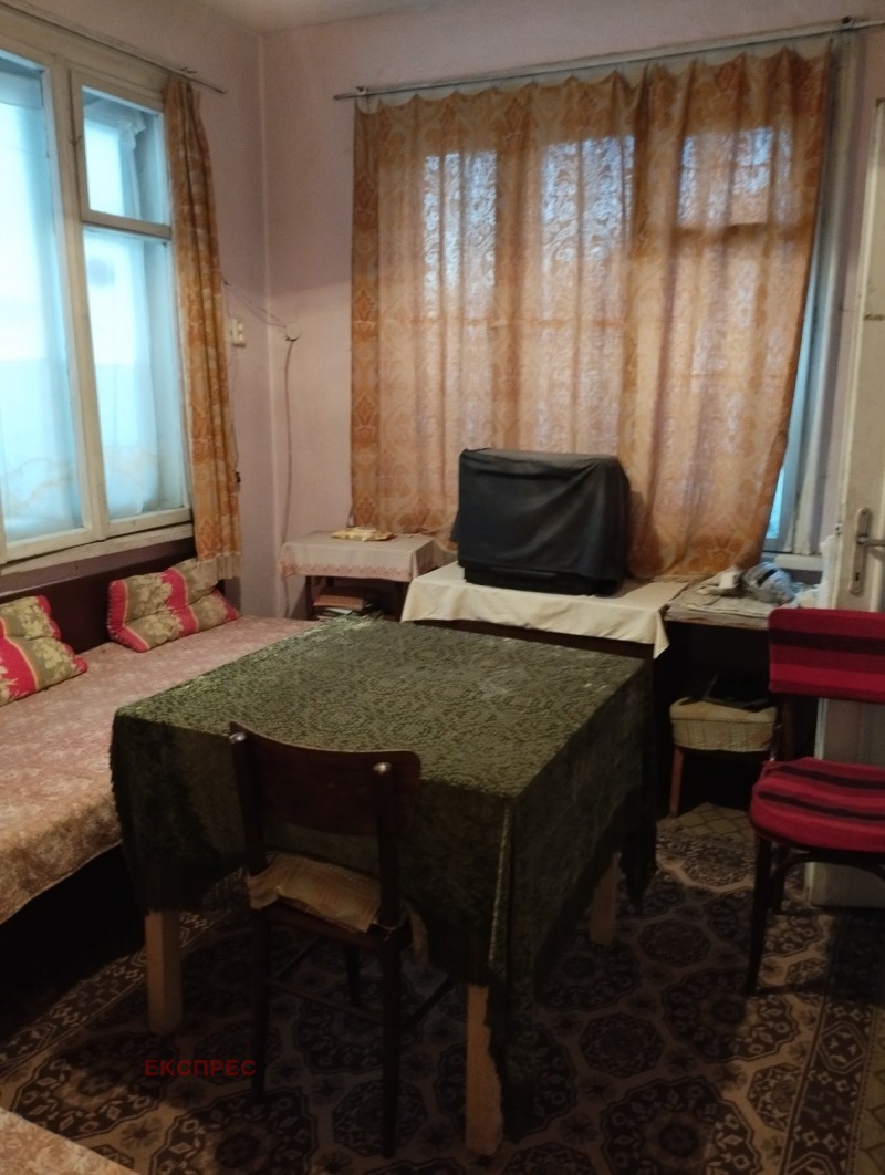 Продава КЪЩА, област Пловдив, гр. Перущица • 200000 € / 391166.00 лв. • 97309667 1