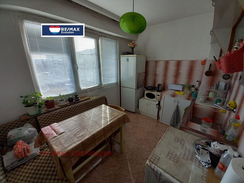 Продава 3-СТАЕН, гр. Разград, Бели Лом, снимка 10 - Aпартаменти - 49167561