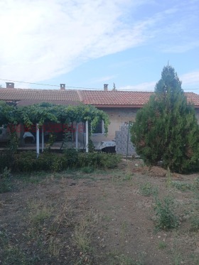 КЪЩА, 1 180 m2