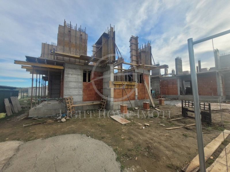 Продава КЪЩА, с. Първенец, област Пловдив, снимка 2 - Къщи - 52396390