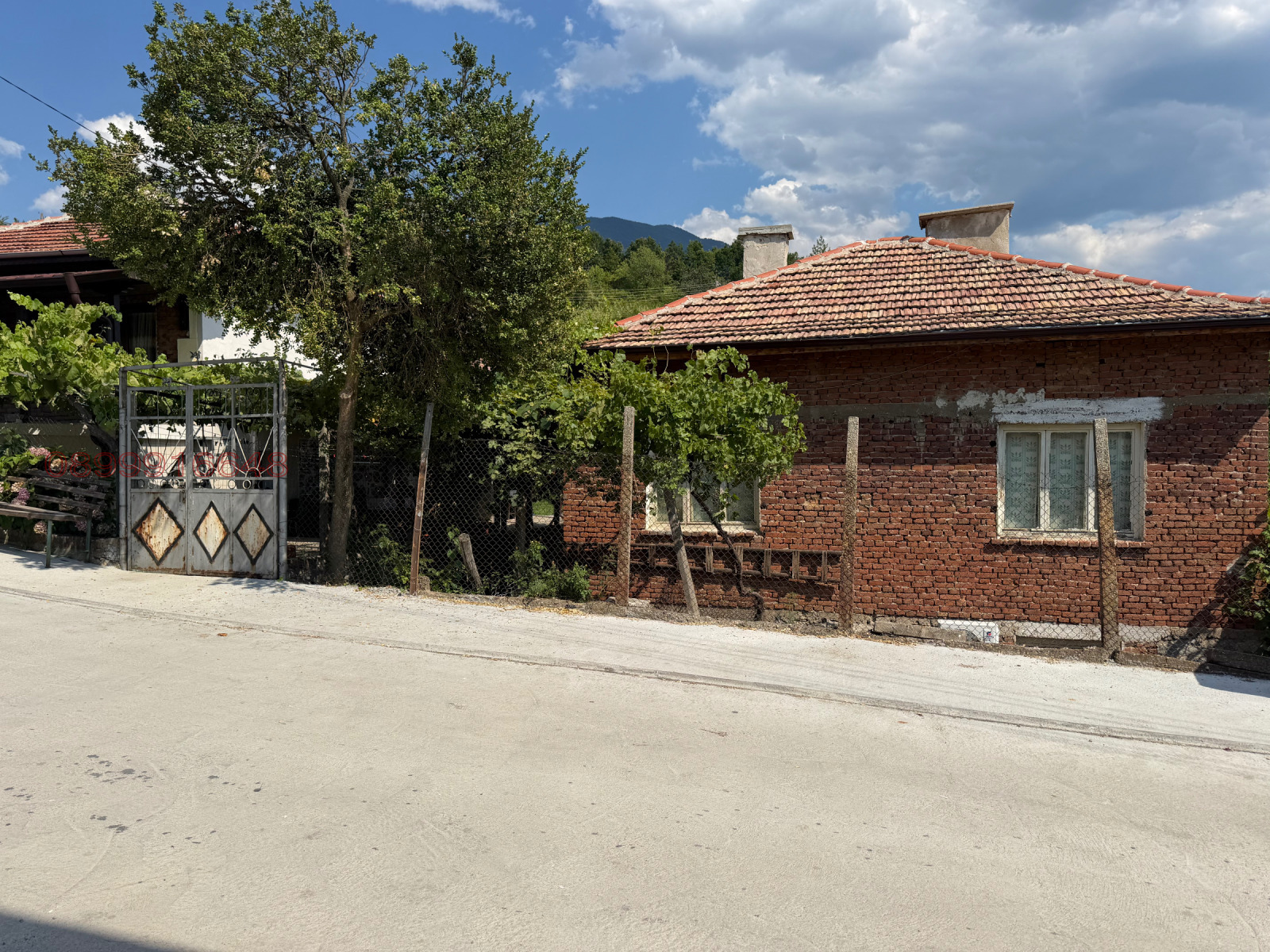 Продава КЪЩА, с. Брежани, област Благоевград