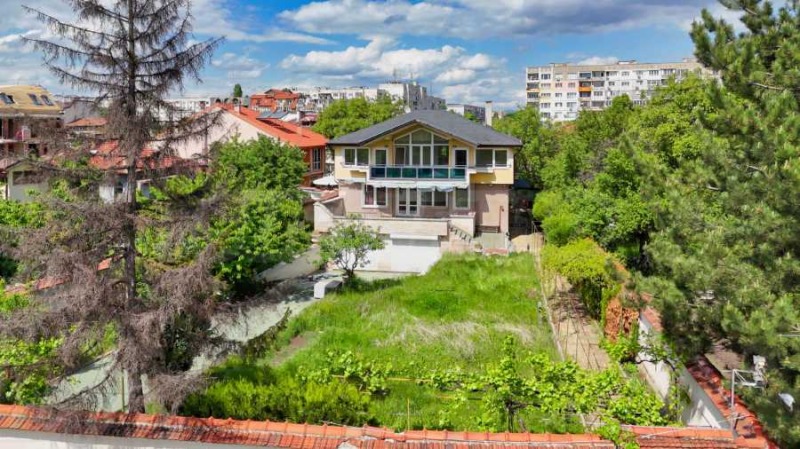 Продава КЪЩА в град София, Надежда 1 - 420 кв.м / 590 000 € » 1 153 939.70 лв., СУПРИММО - ГЛАВЕН ОФИС