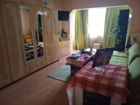 3 makuuhuonetta Kolhozen pazar, Varna