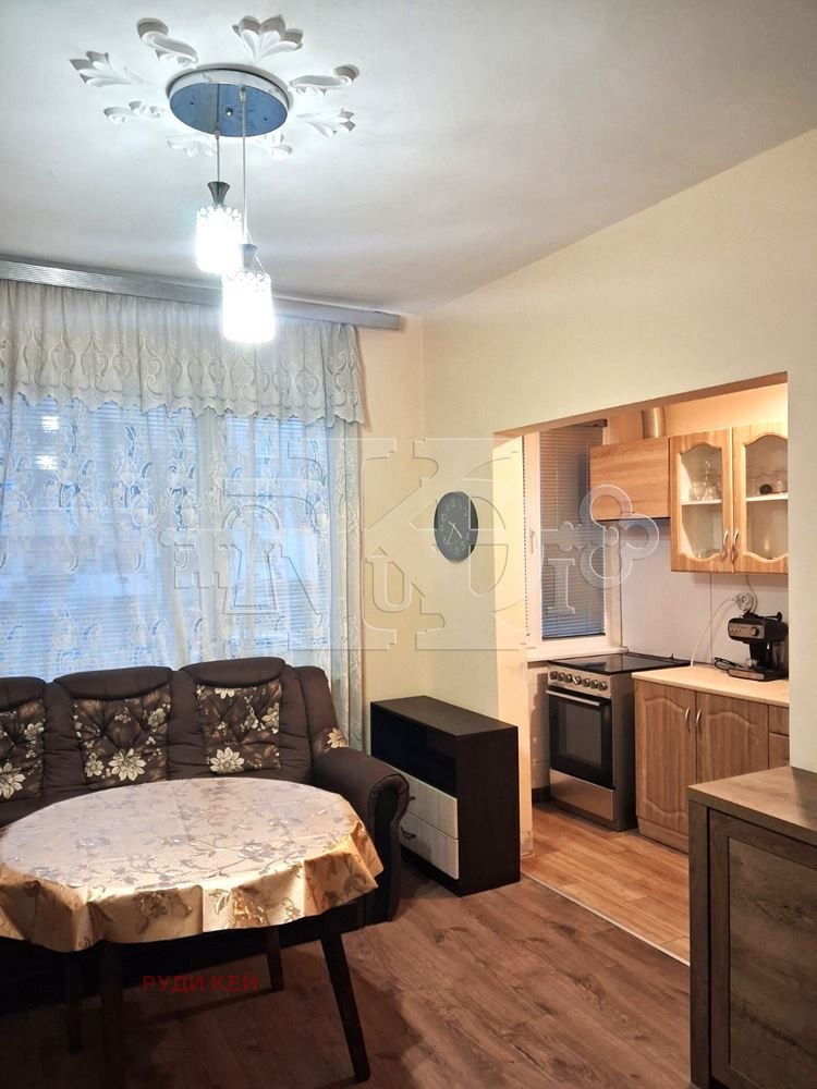 Продава 3-СТАЕН, гр. Варна, Лятно кино Тракия